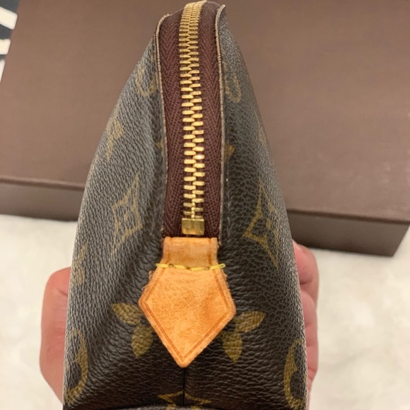 Louis Vuitton Cosmetic Pouch - Picture 7 of 10